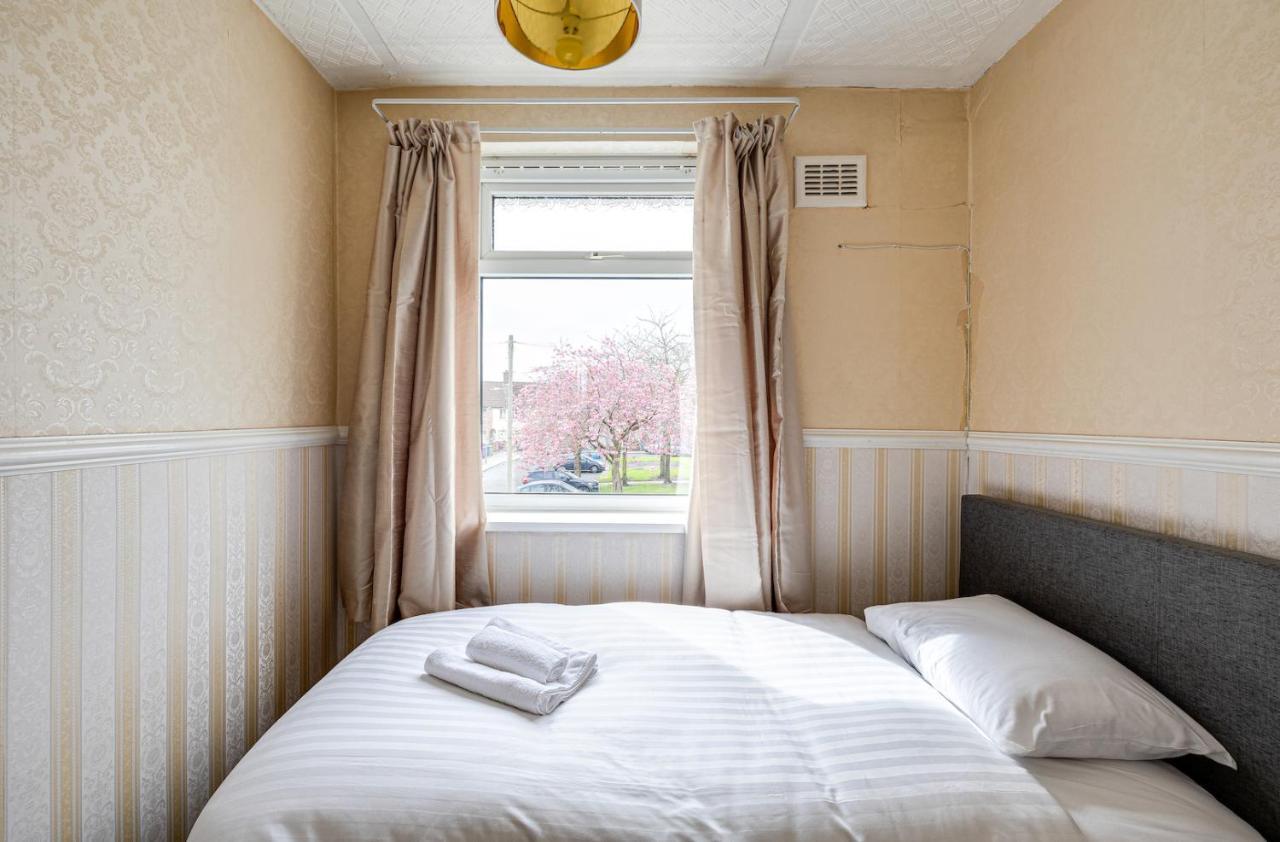 George Harrison'S Former 3Bed Home In Liverpool Speke Exteriör bild
