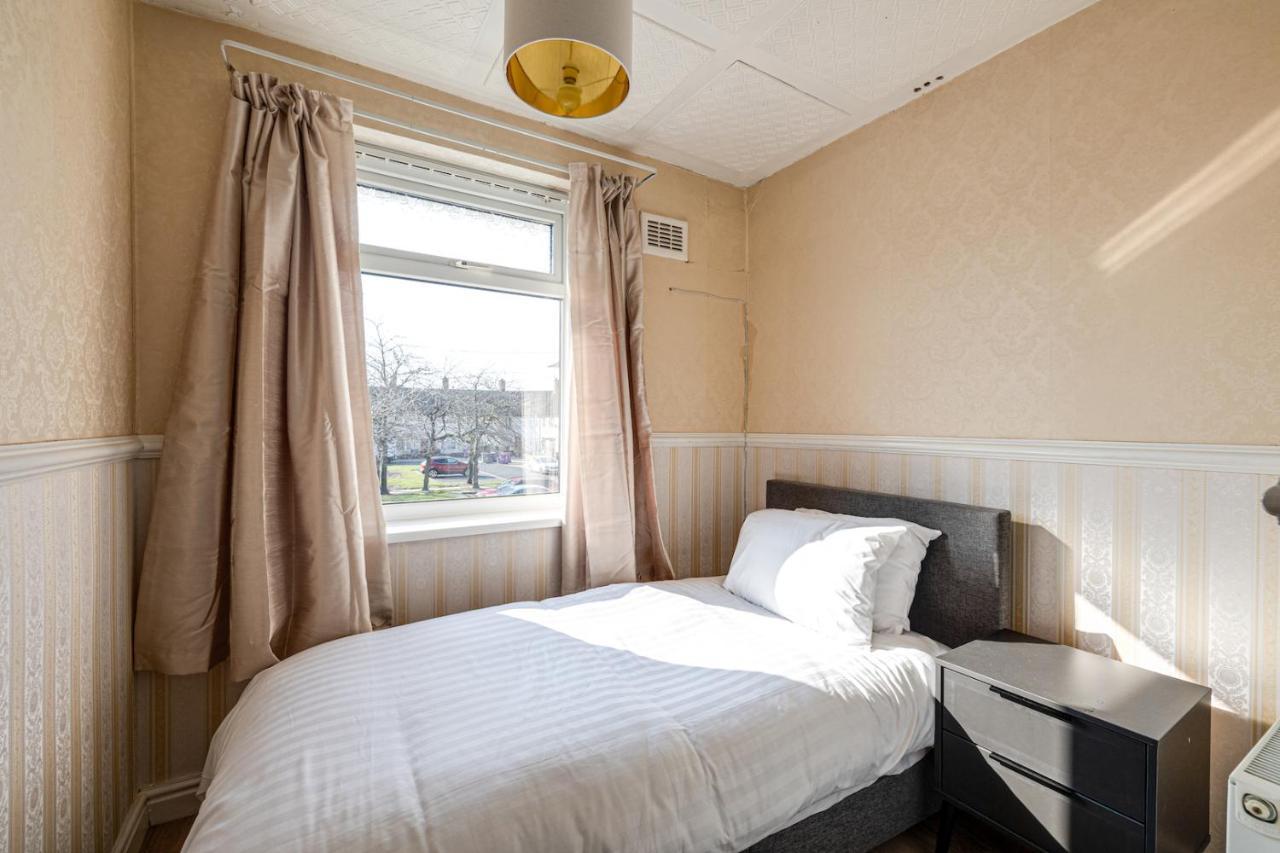 George Harrison'S Former 3Bed Home In Liverpool Speke Exteriör bild